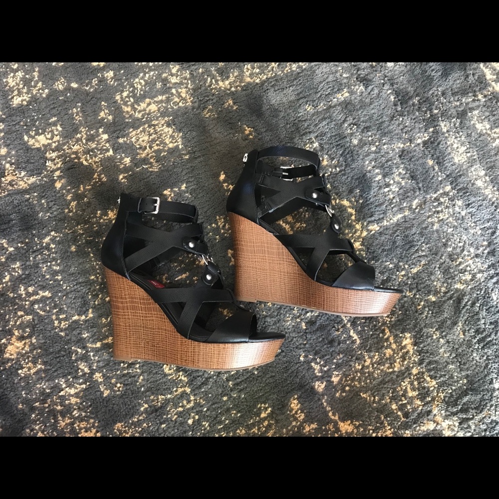 G by Guess Dodge Wedge Heels